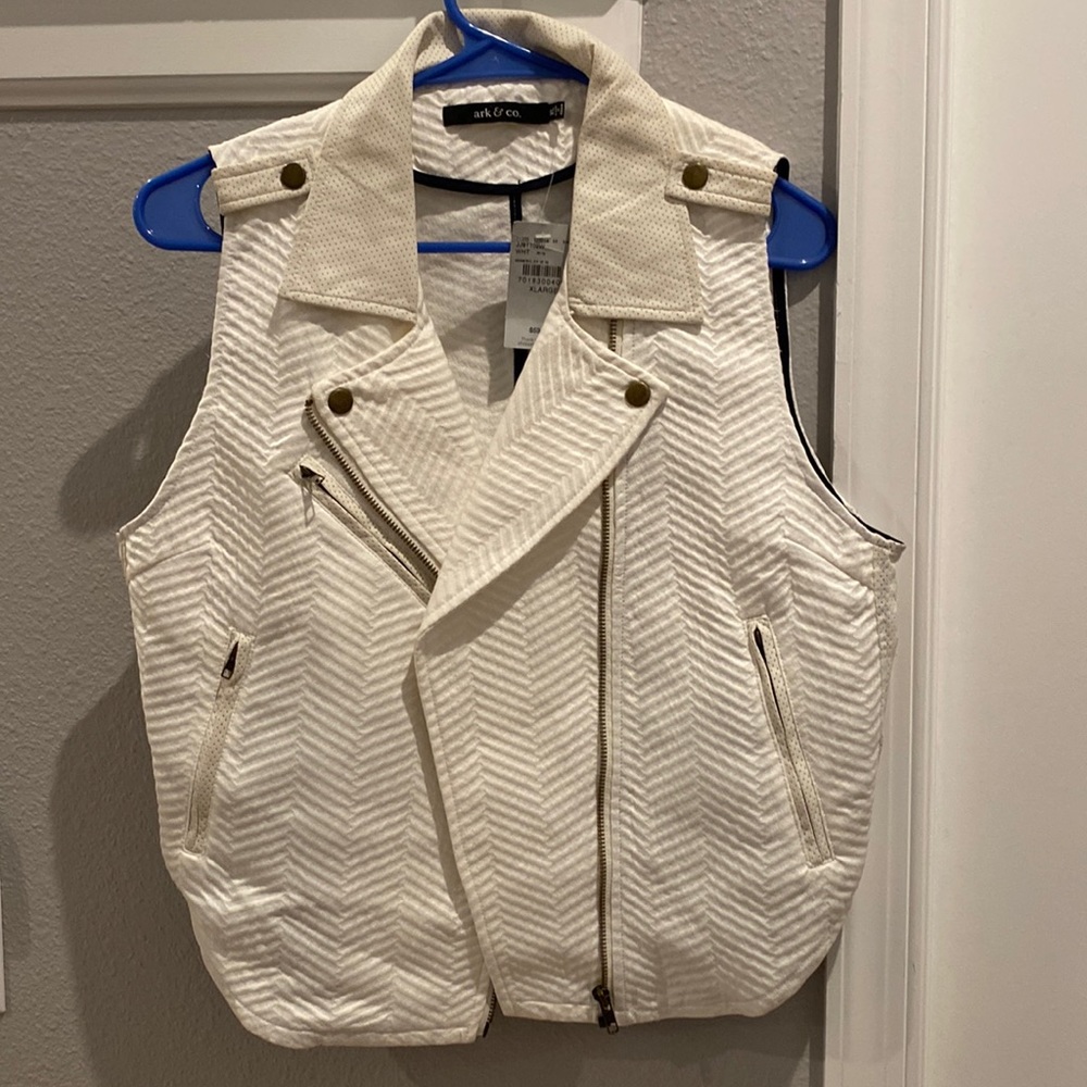 Women’s zip up vest